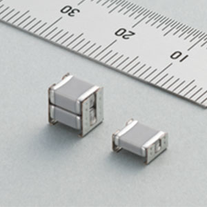 帶底座且雙層的村田貼片電容是啥？